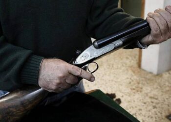 Δραπετσώνα: 92χρονος απείλησε με καραμπίνα τον εγγονό του και συνελήφθη