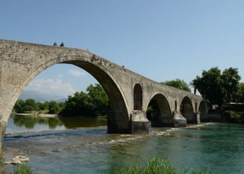 Άρτα: Άνοιξαν οι πόρτες φράγματος στον Άραχθο και τα νερά παρέσυραν πέντε ανήλικες