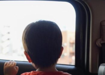 Κοριτσάκι στην Εύβοια κλειδώθηκε σε αυτοκίνητο και καλούσε σε βοήθεια – «Σκάω… Φωνάξτε τη μαμά μου»