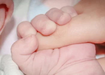 Βρέφος βρέθηκε τεμαχισμένο σε βαλίτσα -Κρατείται η 21χρονη μητέρα