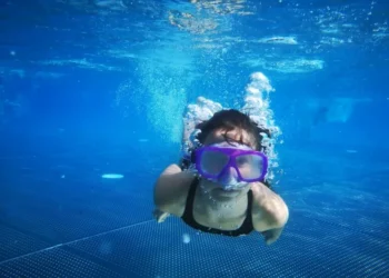 Πώς θα προλάβουμε τον πνιγμό ενός παιδιού: Μπορεί να συμβεί μόλις σε 30 δευτερόλεπτα