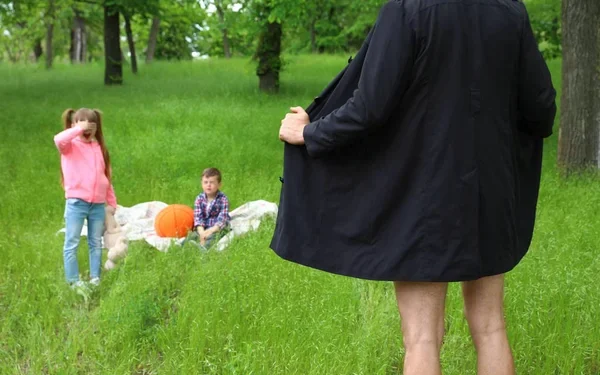 Θεσσαλονίκη: Επιδειξίας έδειξε τα γεννητικά του όργανα σε 4 νεαρά κορίτσια