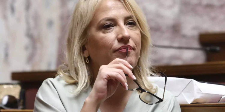 Δίκη για τη φωτιά στο Μάτι: Ζητήθηκε άρση ασυλίας της Ρένας Δούρου – Διακοπή διαδικασίας