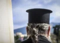 Ρόδος: Ιδού η Ρόδος… τουρίστας κατήγγειλε ιερέα που τον άλειψε γυμνό με λάδι – Συνελήφθη ο 49χρονος