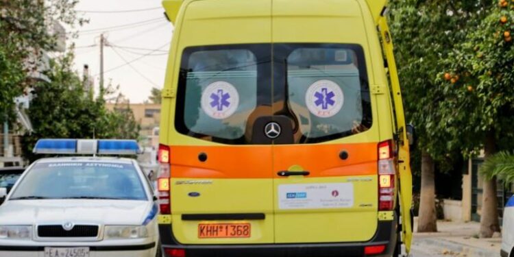 Τραγωδία στην Κερατέα: 90χρονος εντοπίστηκε νεκρός στην αυλή από τη σύζυγό του