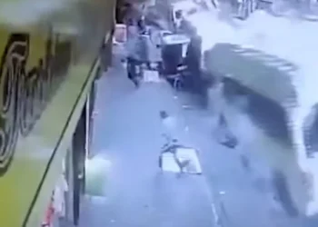 Δείτε το βίντεο: Εκρήγνυται ένας ολόκληρος δρόμος -Τινάχθηκε στον αέρα