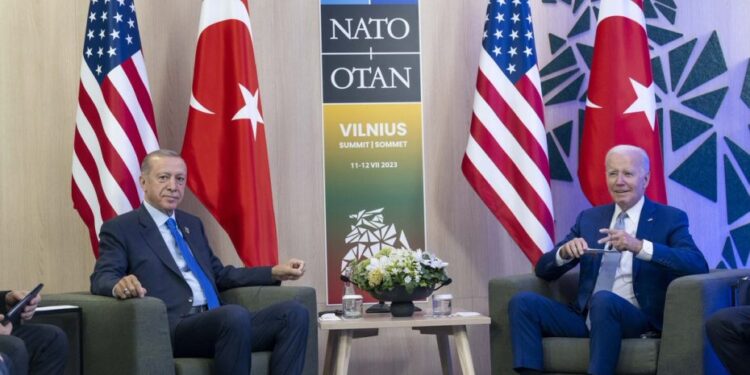 «Ο Μπάιντεν θυσίασε την Ελλάδα για χάρη της Τουρκίας»