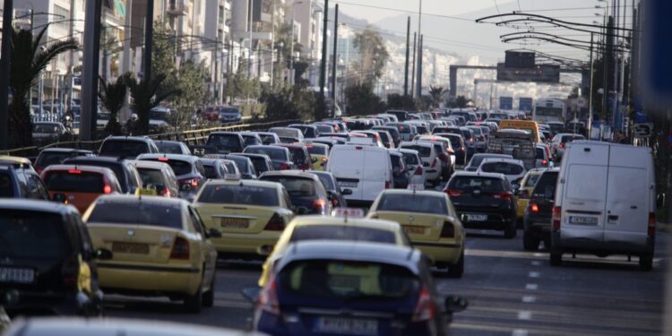Περιφέρεια Αττικής: Τα φανάρια θα ρυθμίζονται από το σύστημα της Google