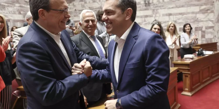 ΣΥΡΙΖΑ: Να φύγουν οι Σπαρτιάτες από τα αριστερά έδρανα της Βουλής ζήτησε με επιστολή ο Φάμελλος
