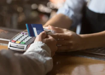 Πιτσιλής (ΑΑΔΕ): Έρχεται ο «έλεγχος Live» -Το POS δεν θα μπορεί να παίρνει χρήματα χωρίς να έχει κοπεί απόδειξη