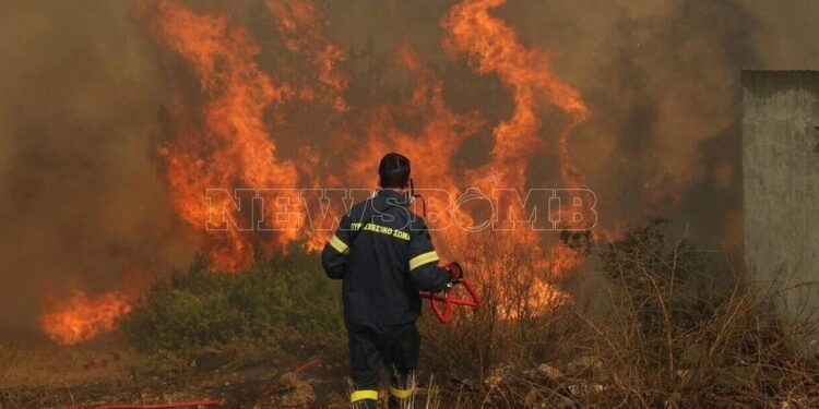 Φωτιές: Ακραίος κίνδυνος πυρκαγιάς και αύριο σε 11 περιοχές της χώρας