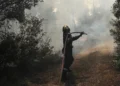 Απίστευτο: Έκλεψαν πυροσβέστη καθώς εκείνος επιχειρούσε στο μέτωπο της φωτιάς στη Ρόδο!