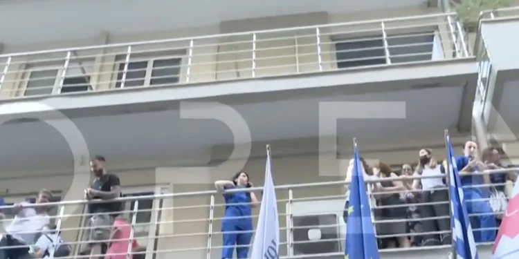 Θεσσαλονίκη: Φωτιά σε κλινική στο κέντρο – Απομακρύνονται οι ασθενείς