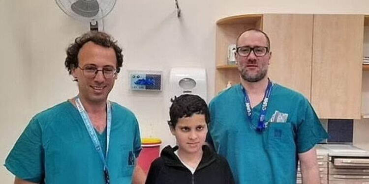 Γιατροί επανασυγκόλλησαν το κεφάλι εφήβου – Τον είχε χτυπήσει αυτοκίνητο ενώ έκανε ποδήλατο