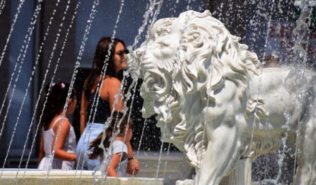 Καύσωνας Κλέων: Έκτακτο δελτίο από την ΕΜΥ για νέο καύσωνα – Έρχονται 44αρια για αρκετές μέρες