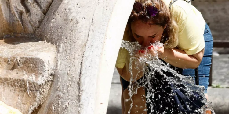 Financial Times: Η Ευρώπη ζεματάει και παλεύει να προσαρμοστεί σε θερμοκρασίες ρεκόρ