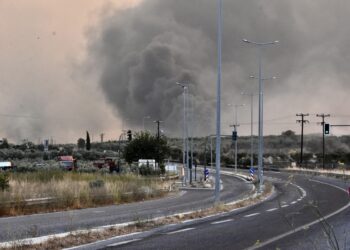 Νέα Αγχίαλος: Ζώνη απαγόρευσης κυκλοφορίας τρία χιλιόμετρα από το σημείο των εκρήξεων με μήνυμα του 112