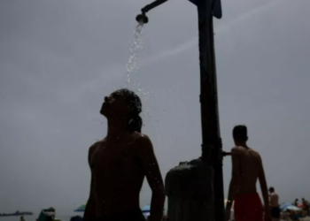 Θερμοπληξία: Τα συμπτώματα και οι βασικοί κανόνες προφύλαξης