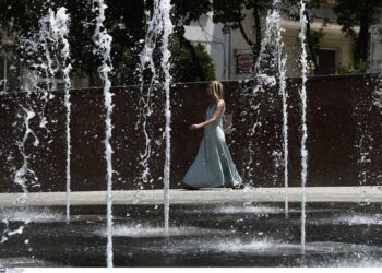 Καύσωνας: «Λιώνει» η χώρα με θερμοκρασία 45 βαθμών Κελσίου – Επικαιροποίηση του έκτακτου δελτίου της ΕΜΥ