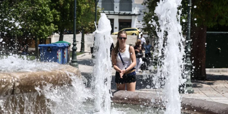 Καύσωνας: Το πιο δύσκολο Σαββατοκύριακο του καλοκαιριού -Πού και πότε θα χτυπήσει 45άρια [χάρτες]