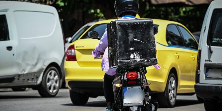 Καύσωνας «Κλέων»: Ποιες εργασίες σταματούν υποχρεωτικά – Πρόστιμο 2.000 ευρώ για τους παραβάτες