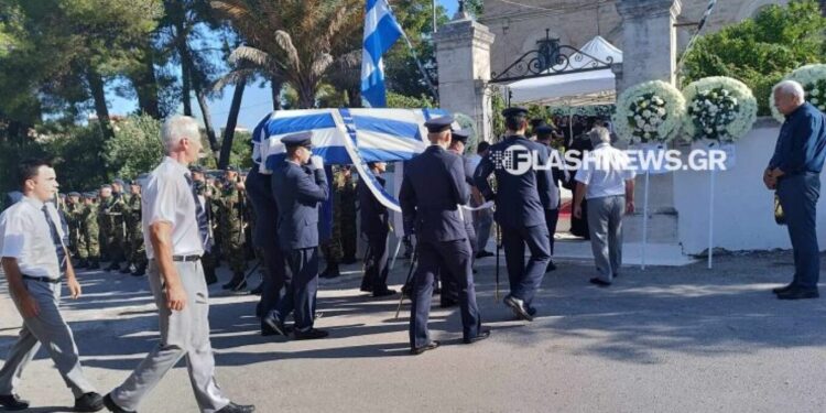 Χρήστος Μουλάς: Το τελευταίο «αντίο» στον κυβερνήτη του Καναντέρ – Έφτασε η σορός του στην εκκλησία