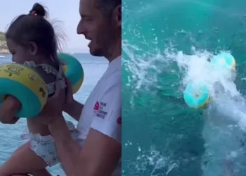 Σάλος: Πέταξε κοριτσάκι στη θάλασσα από γιοτ, αλλά της έφυγαν τα μπρατσάκια και χάθηκε στο νερό -Viral βίντεο