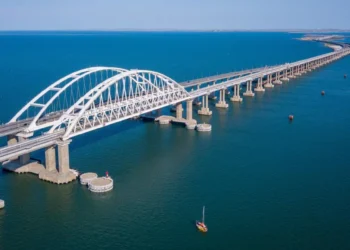 Γέφυρα τη Κριμαίας: Διεκόπη προσωρινά η κυκλοφορία των οχημάτων-Αναφορές για επίθεση με drone