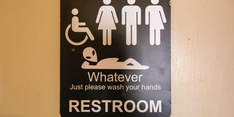 Ανήσυχα τα τρανς άτομα μετά από οδηγία για τη χρήση τουαλέτας