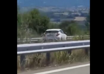 Συγκλονιστικό βίντεο: Αυτοκίνητο κινείται με ιλιγγιώδη ταχύτητα ανάποδα στην Εγνατία Οδό