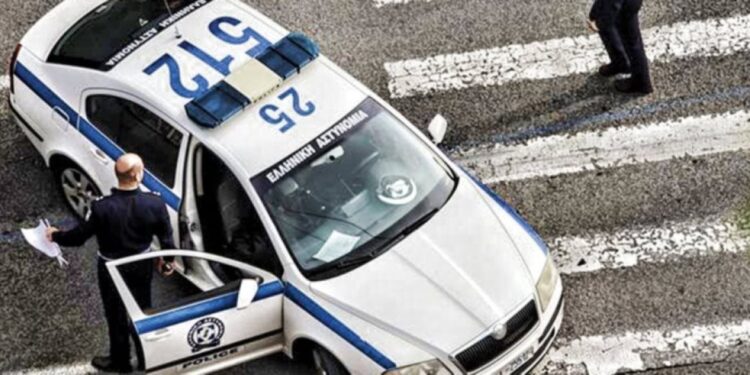 Γλυφάδα: 17χρονος χτύπησε με μπουνιές και κλωτσιές 15χρονο και τον έστειλε στο νοσοκομείο – Συνελήφθη με τον πατέρα του