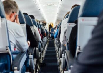 Χάος σε πτήση από το Ηράκλειο – «Θεριακλής» 17χρονος πήγε να σπάσει κάθισμα