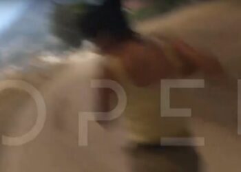 Φωτιές στην Αττική: Ρεπόρτερ του Open έτρεχε να ξεφύγει από τις φλόγες σε ζωντανή μετάδοση (video)