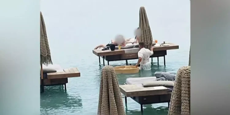 Ρόδος: Ελεγκτές «ξεσκόνιζαν» επί ώρες το beach bar με τον σερβιτόρο «κολυμβητή»