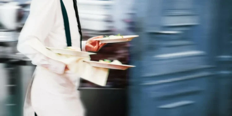 Πάργα: Καταγγελία για άγριο ξυλοδαρμό σερβιτόρου με κοντάρι γιατί ζήτησε τα δεδουλευμένα του