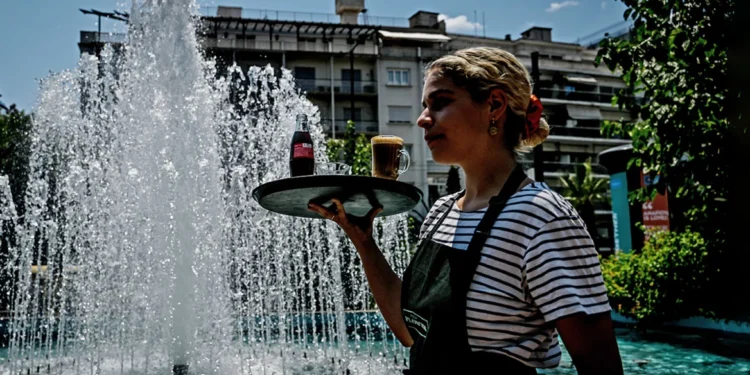 «Πράσινο φως» στους επιθεωρητές εργασίας να φωτογραφίζουν τους αδήλωτους εργαζόμενους