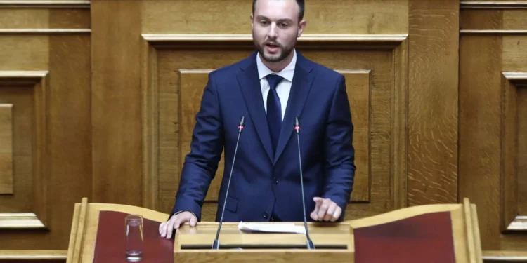 Σπαρτιάτες: Προς διαγραφή ο βουλευτής Κωνσταντίνος Φλώρος λόγω δήλωσης στήριξης στον Ηλία Κασιδιάρη