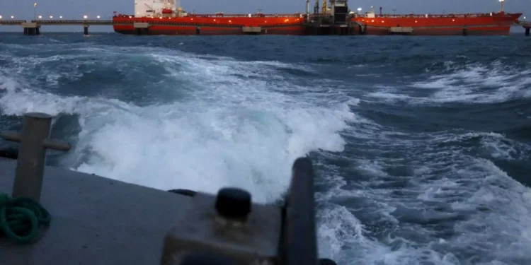 Το Ιράν άνοιξε πυρ σε ελληνόκτητο τάνκερ στον Κόλπο του Ομάν
