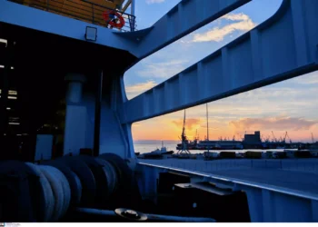 Θεσσαλονίκη: Σε αμόκ 20χρονος – Ξυλοκόπησε τουρίστα και δάγκωσε άνδρα του λιμενικού