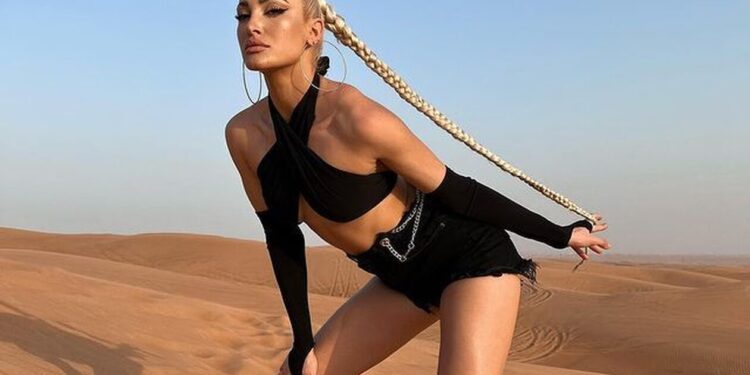 Ιωάννα Τούνη: Δείχνει το σώμα της πώς είναι με Photoshop και πώς στην πραγματικότητα