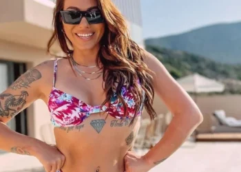 Δεν ξανάγινε! Η Ευρυδίκη Βαλαβάνη topless και με μικροσκοπικό στρινγκ μαγιό(Εικόνες)