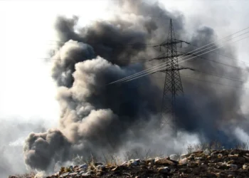 Μαίνεται η φωτιά στη Μαγνησία – Μάχη με τις φλόγες στο παραλιακό κομμάτι προς Νέα Αγχίαλο