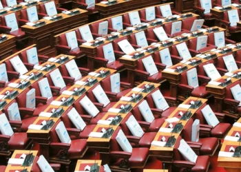 Πόσα θα παίρνουν οι βουλευτές και τι προνόμια θα έχουν