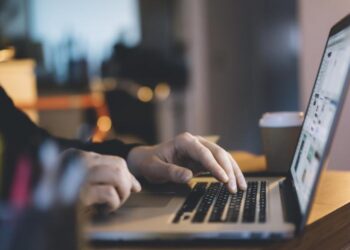 ΠΡΟΣΟΧΗ: Οι κίνδυνοι απάτης μέσα από αγγελίες για εύρεση εργασίας