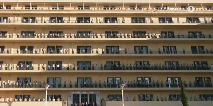 Πτώση Canadair: Απονέμεται ο βαθμός του Αντιπτεράρχου στους δύο πιλότους – Συγκινητική τελετή στο υπουργείο Άμυνας