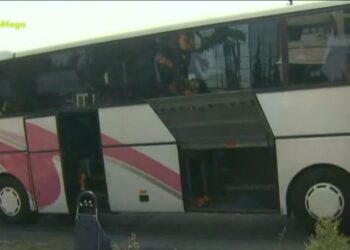 Φωτιά σε τουριστικό λεωφορείο στη Θεσσαλονίκη