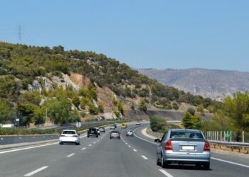 Ανοιχτό παράθυρο ή air condition: Πώς θα κάψω λιγότερη βενζίνη στην Εθνική Οδό;