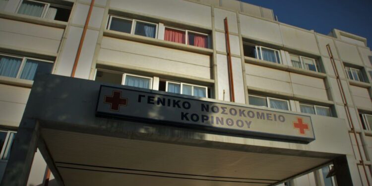 Στιγμές τρόμου στην Κόρινθο: Μπούκαρε με μπιτόνι βενζίνης και καπνογόνο στο νοσοκομείο