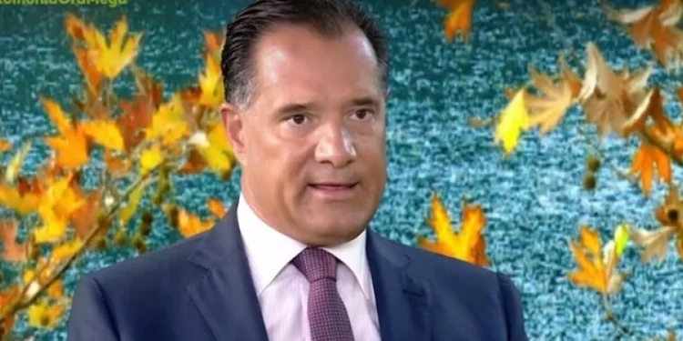 Άδωνις για τα «τσιπάκια» στις νέες ταυτότητες: «Στο παρελθόν έλεγα και εγώ τέτοια, αλλά έχω εξελιχθεί»(Βίντεο)