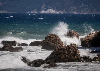 Καιρός: Υψηλές θερμοκρασίες σήμερα και σταδιακή εξασθένιση των ανέμων -Πολύ υψηλός ο κίνδυνος πυρκαγιάς